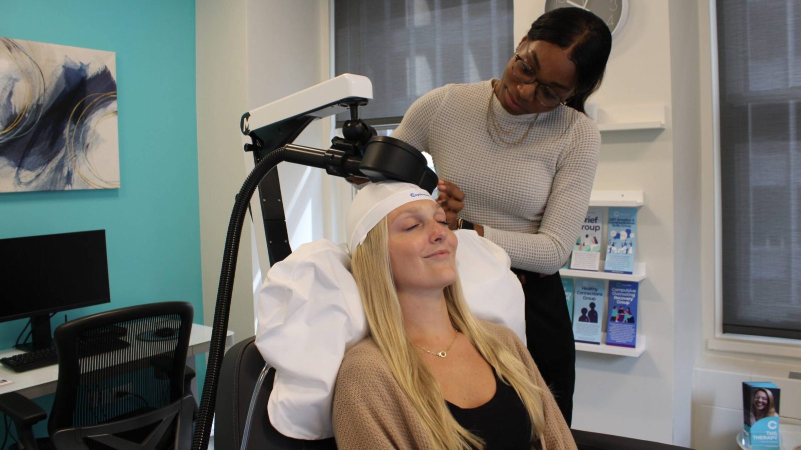 Stimulation women on tms therapy
